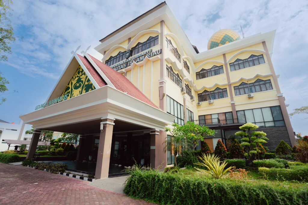 GEDUNG PERPUSTAKAAN UIR-min